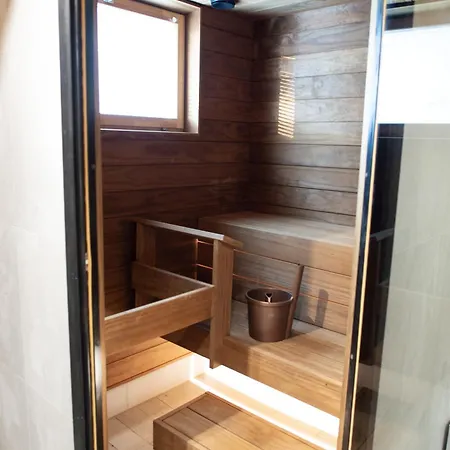 2 Bedroom Rose Charm - By