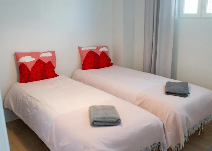 Апартаменты 2 Bedroom Rose Charm - By *