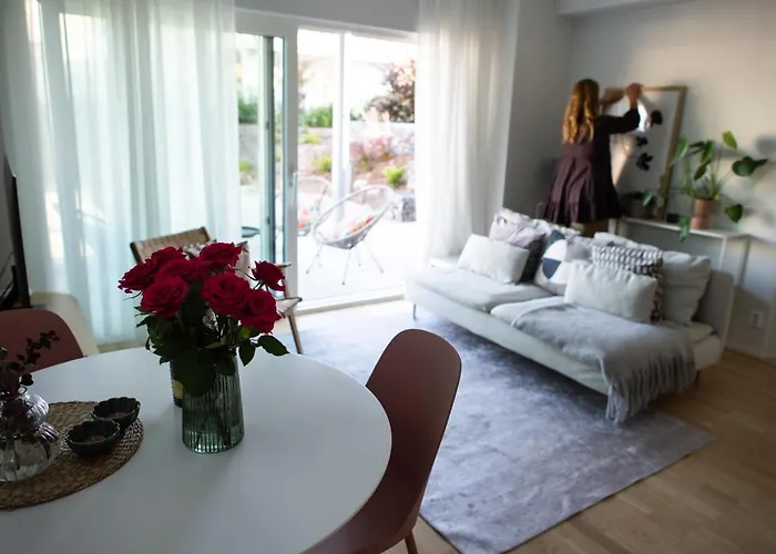 2 Bedroom Rose Charm - By Апартаменты Коккола