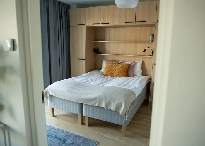 2 Bedroom Rose Charm - By Коккола