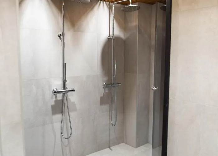 2 Bedroom Rose Charm - By Апартаменты Коккола