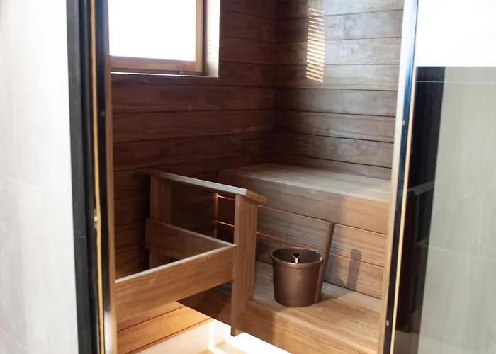 2 Bedroom Rose Charm - By