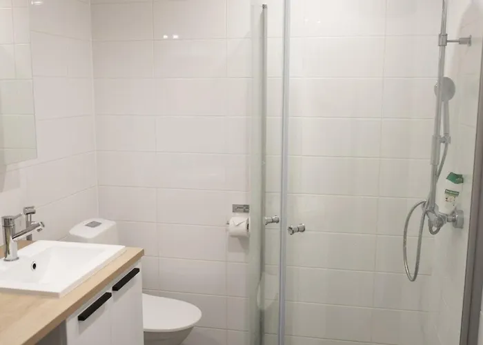 2 Bedroom Rose Charm - By Апартаменты *